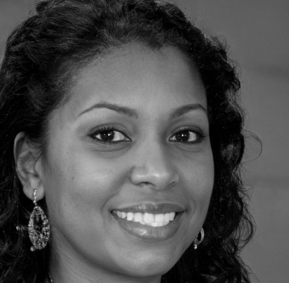 Portrait de Célestine Rousseau, analyste financière senior